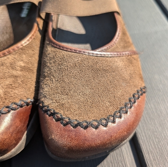 EARTH Tan Slip on Stretch Mary Jane Tennis Shoe size 8.5 - Picture 6 of 13